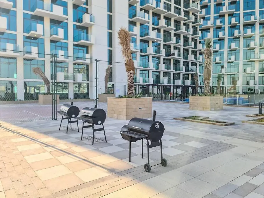 Apartment Lovely Studio With Cozy Balcony And Outdoor Pool Dubai United Arab Emirates