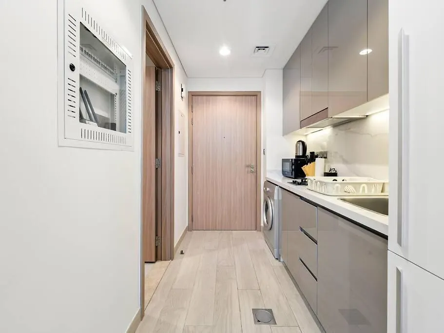 Lovely Studio With Cozy Balcony And Outdoor Pool Dubai
