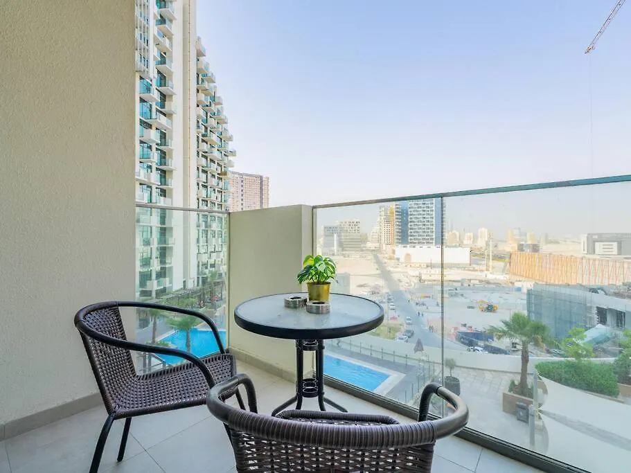Lovely Studio With Cozy Balcony And Outdoor Pool Dubai Apartment