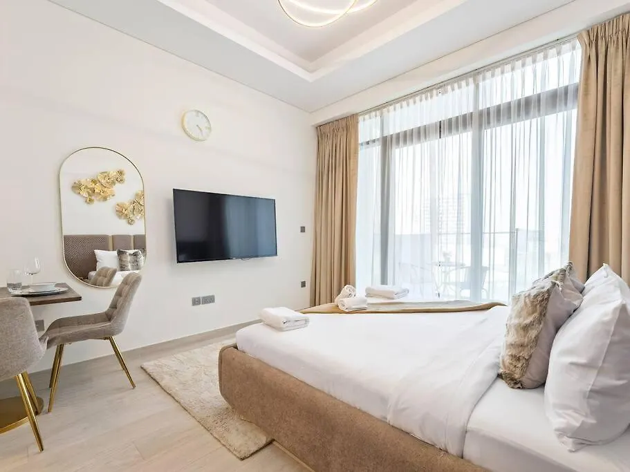 Apartment Lovely Studio With Cozy Balcony And Outdoor Pool Dubai