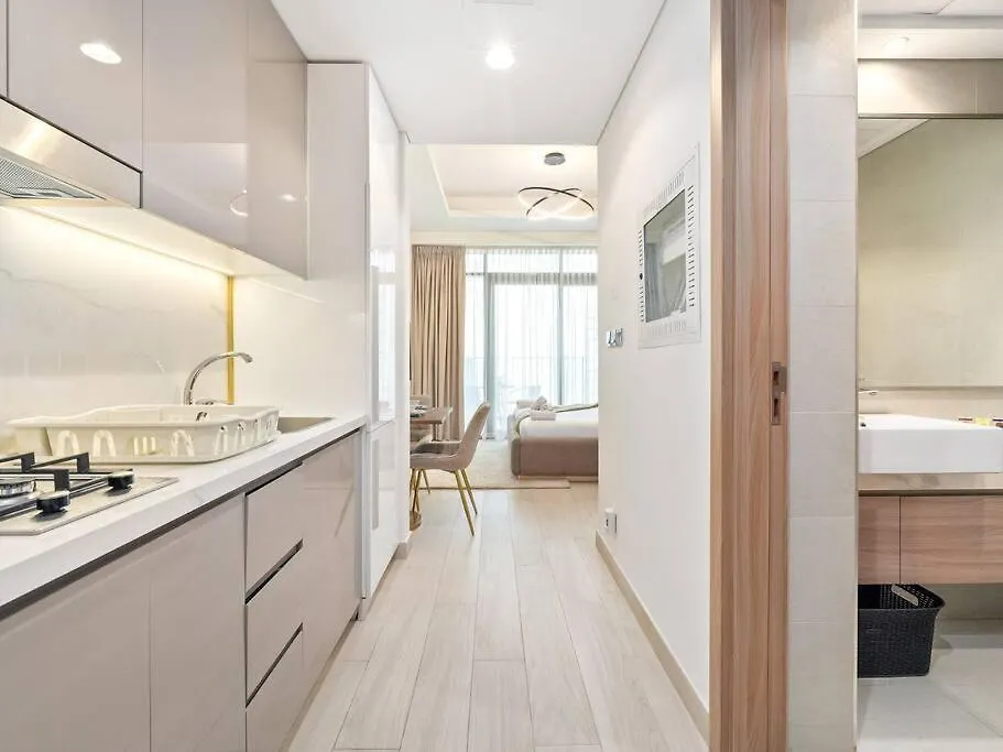 Lovely Studio With Cozy Balcony And Outdoor Pool Dubai Apartment