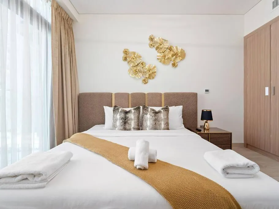 Lovely Studio With Cozy Balcony And Outdoor Pool Dubai Apartment